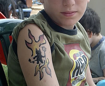 קעקוע חינה  מצויר ביד חופשית